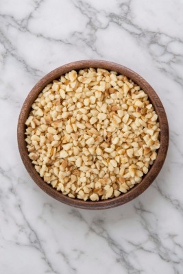 Pasta ve tatlılar için küçük parçalı pirinç fındık yakın çekim